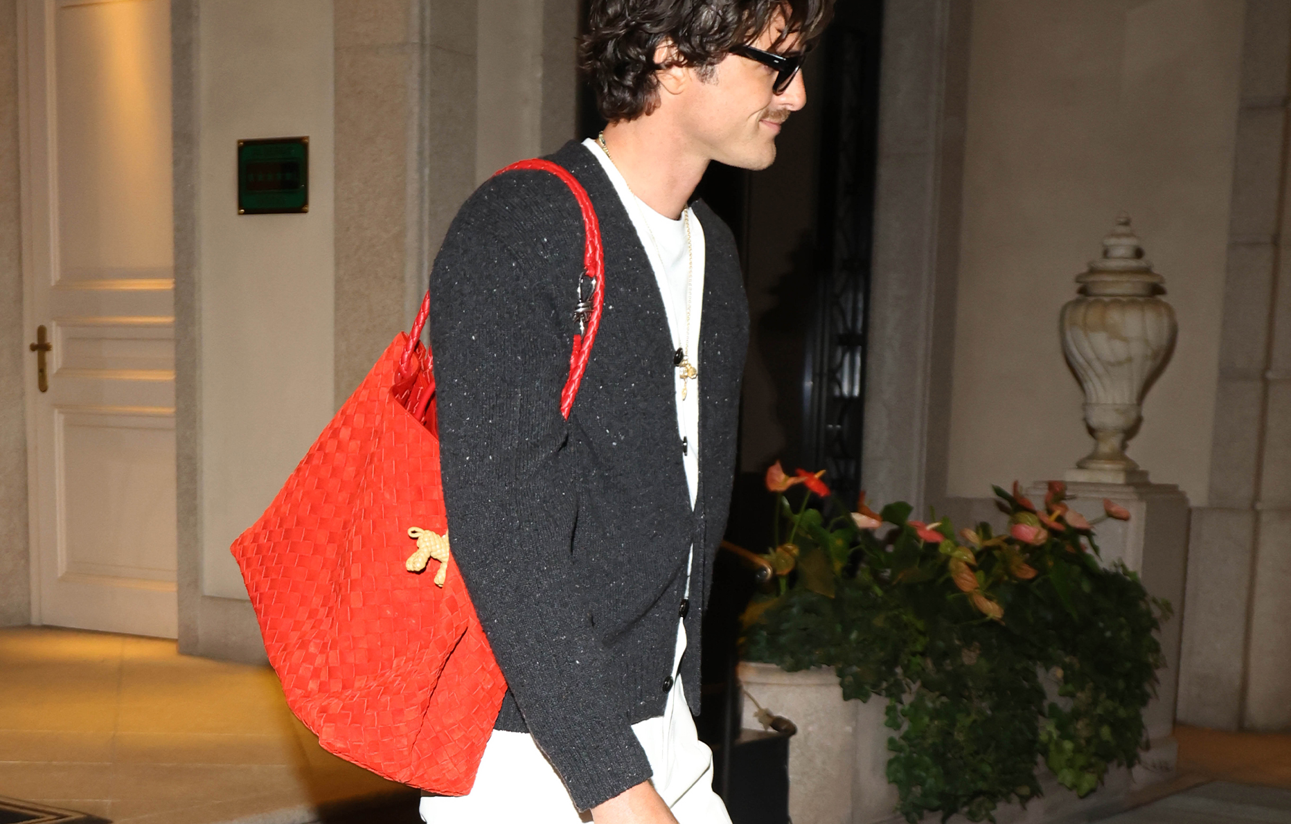 sac bottega veneta cuir rouge jacob elordi