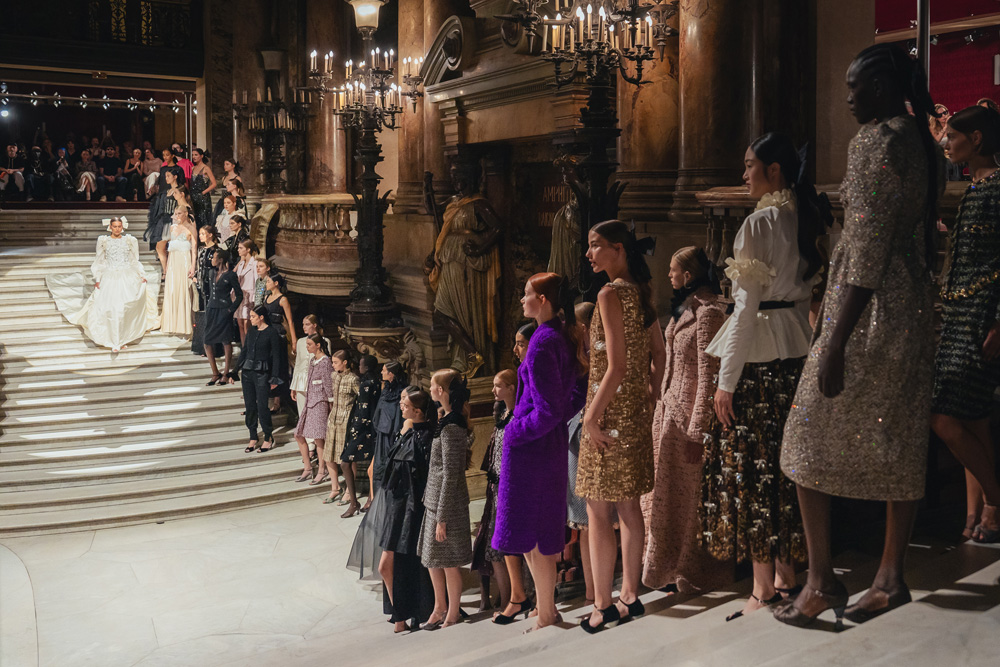 Le défilé Chanel haute couture automne-hiver 2024-2025 à l'Opéra.