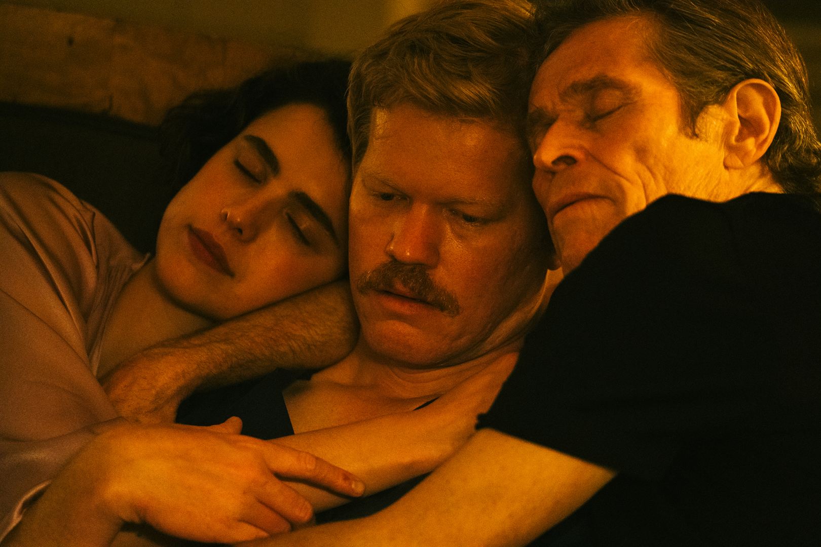 Jesse Plemons, Willem Dafoe et Margaret Qualley dans Kinds of Kindness.