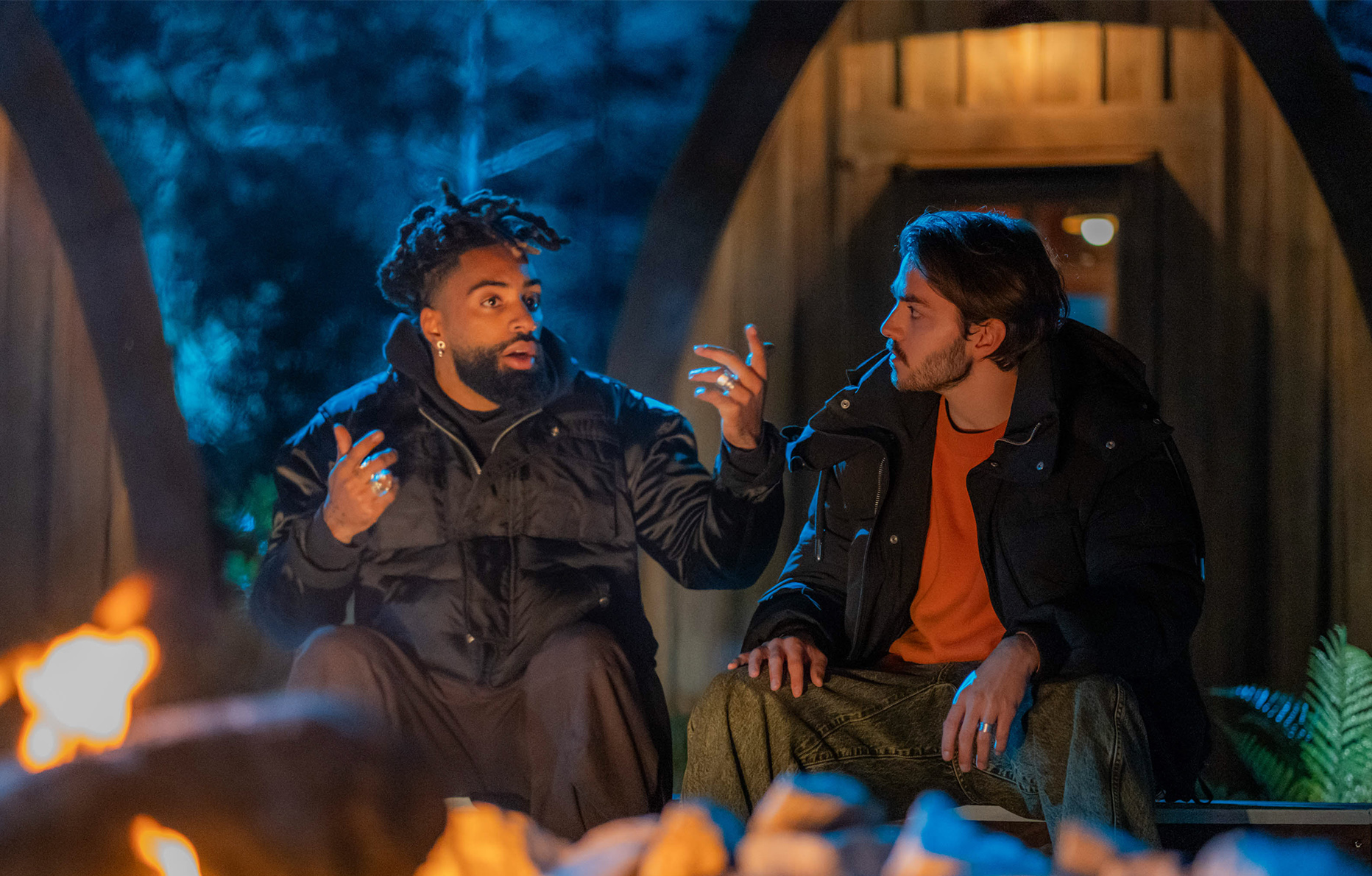 Panayotis Pascot et Fary dans la série Loups-Garrous (2024) © © 2024 Homayoun Fiamor - JAAD Productions / Presque Prod / FLAB Prod / CANAL+.