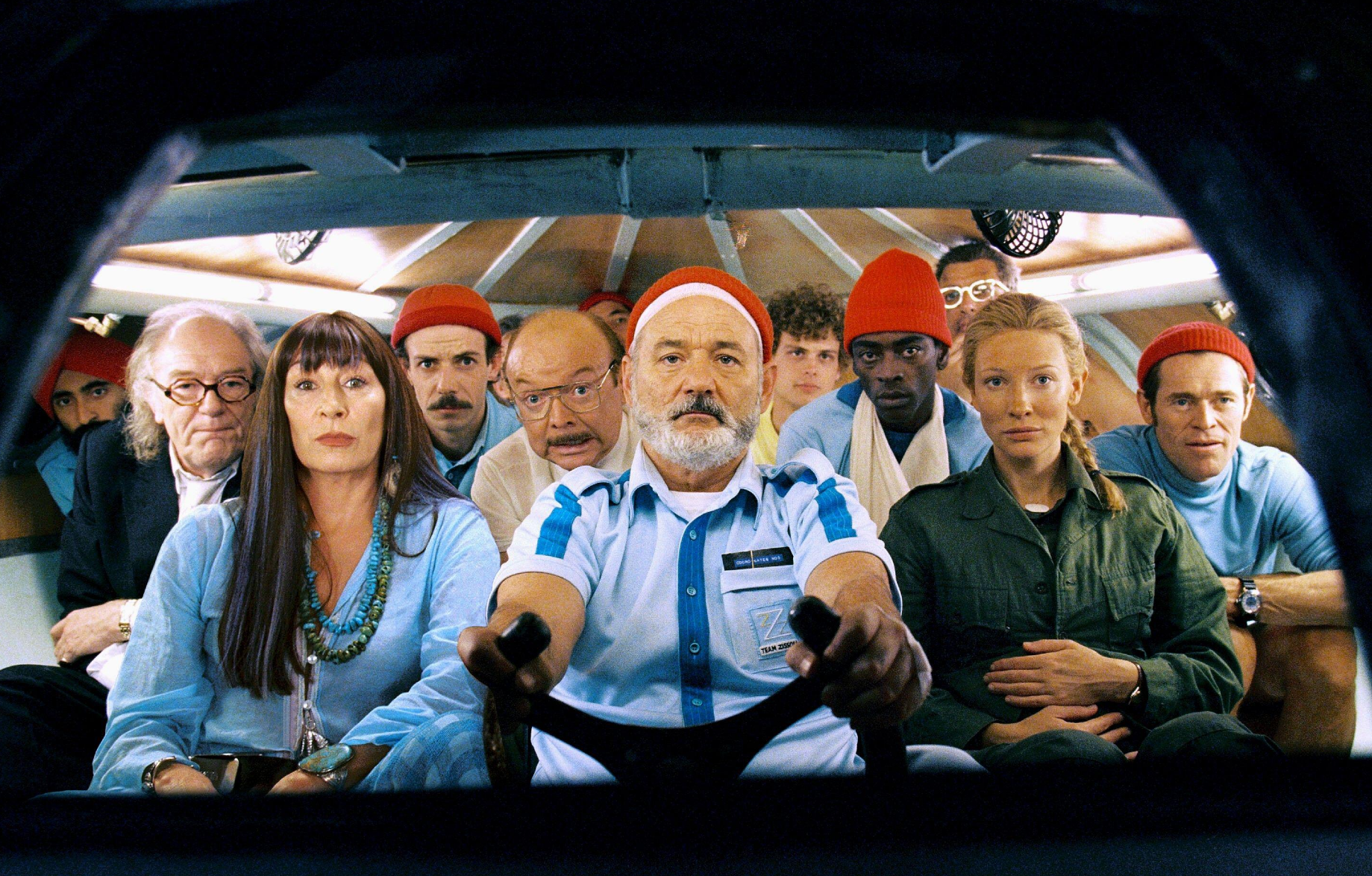 Anjelica Huston, Bill Murray et Cate Blanchett dans le film La Vie aquatique (2003) de Wes Anderson, image tirée du film © DR.