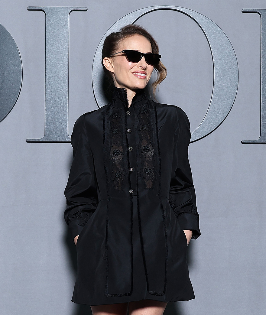 Natalie Portman défilé Dior automne-hiver 2025-2026.