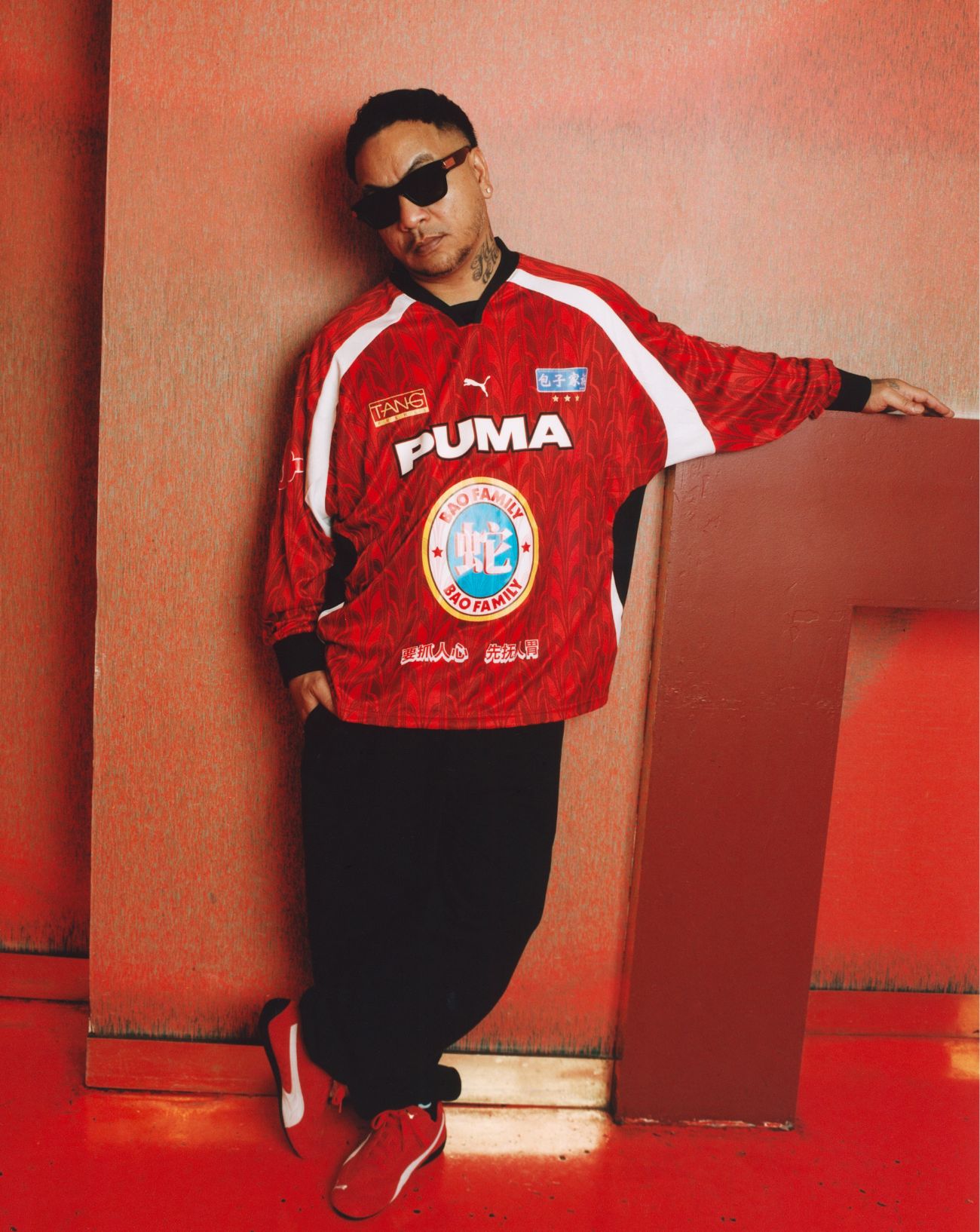 La collaboration Puma x Bao Family rouge flamboyante pour populariser la célébration du nouvel an chinois.