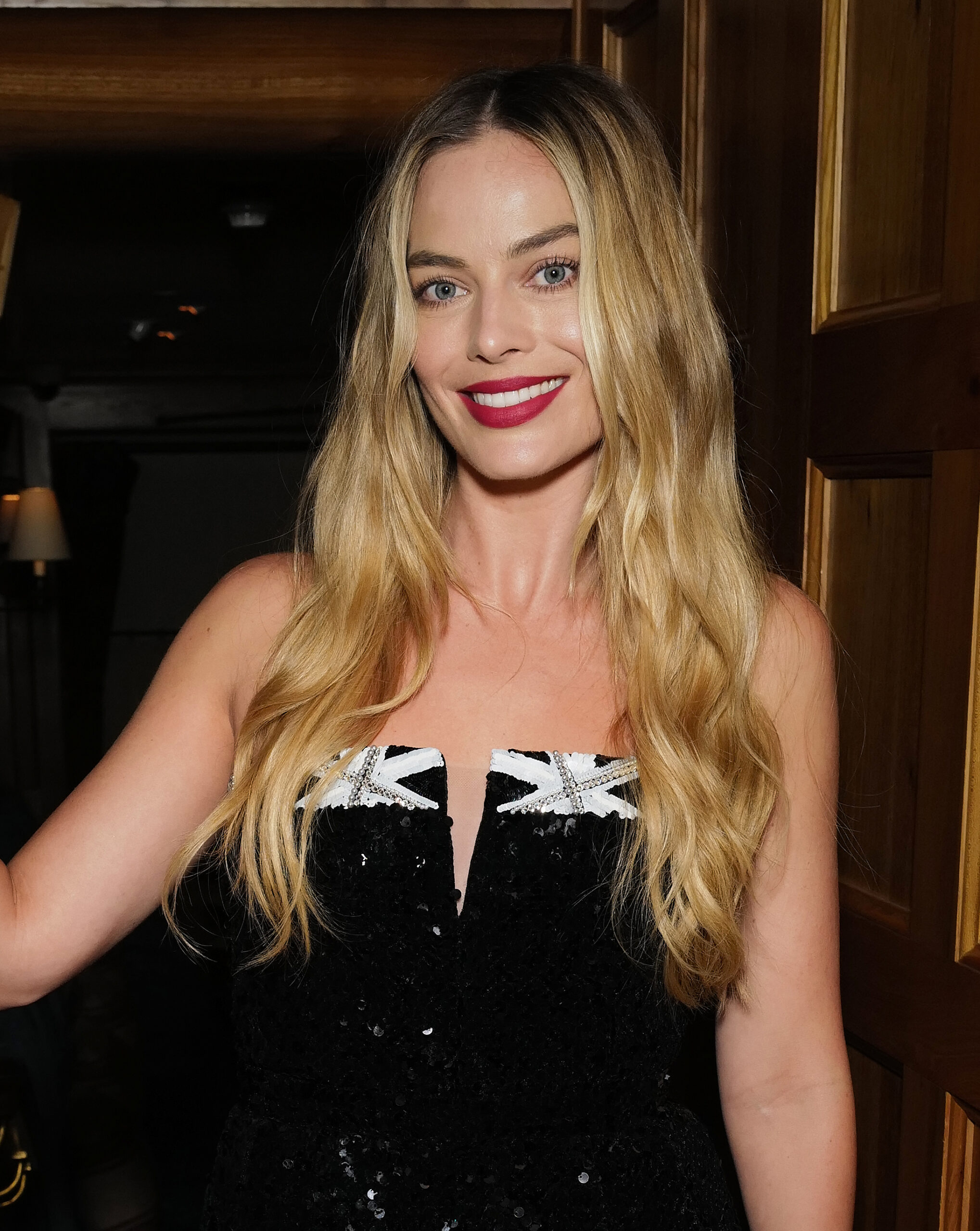 Photo de l'actrice Margot Robbie à l'affiche du film A Big Bold Beautiful Journey en 2024.